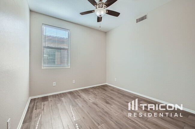 Building Photo - 112 E Baja Pl