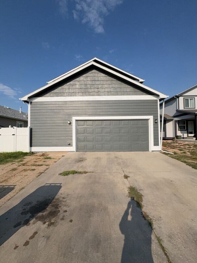 Foto del edificio - Spacious 3 Bed, 2.5 Bath Home with Oversiz...