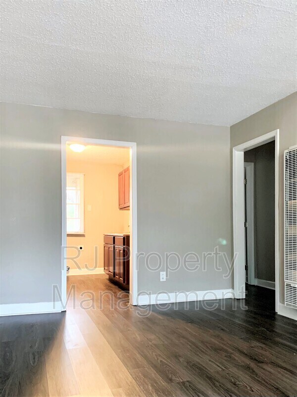 Building Photo - 3070 Waynoka Ave