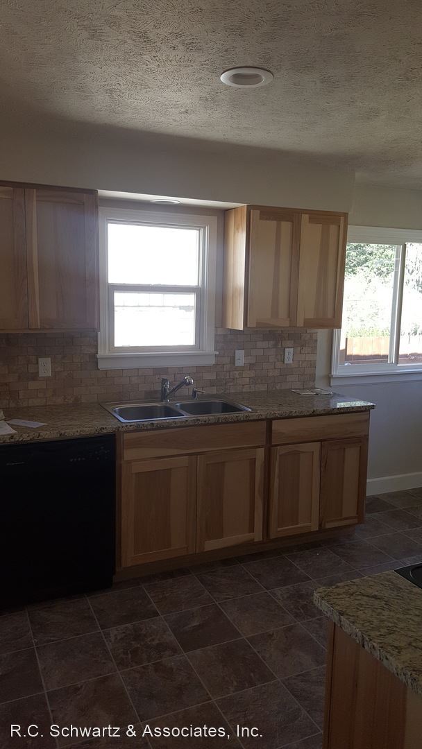 Building Photo - 3 br, 1 bath House - 3204 W. Hoffman