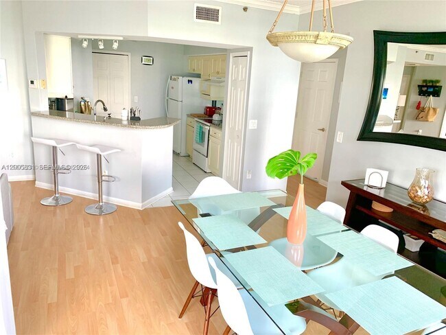 Foto del edificio - 3245 NE 184th St