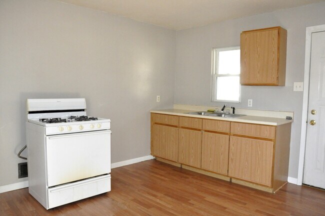 Kitchen - 501 N Park St