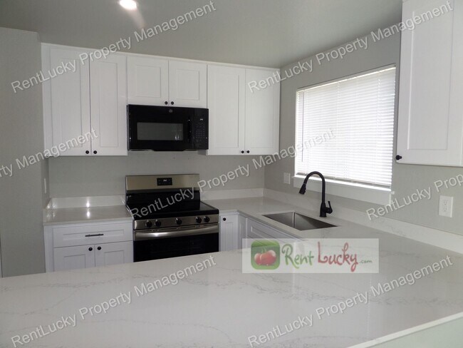 Foto del edificio - Fully Remodeled & GORGEOUS 2-Bedroom Unit ...