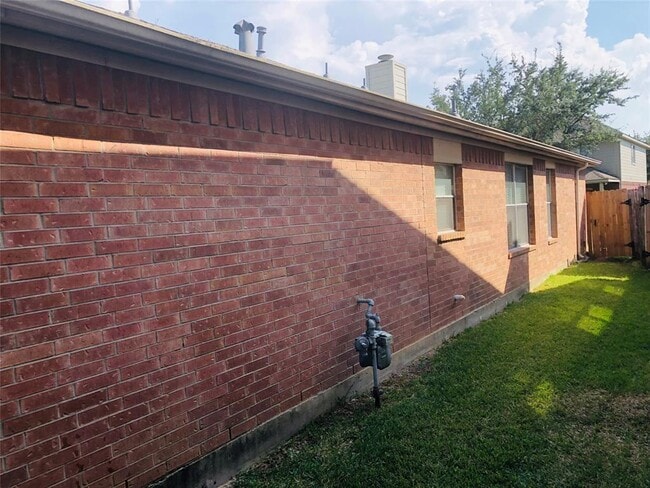 Building Photo - 11927 Sonora Springs Dr