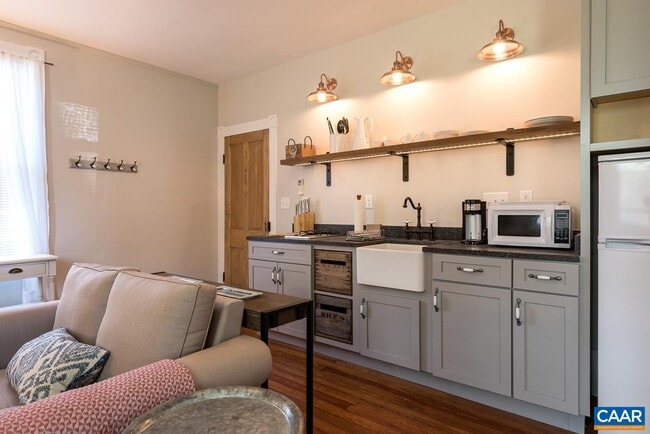 Foto del edificio - 829 Belmont Ave