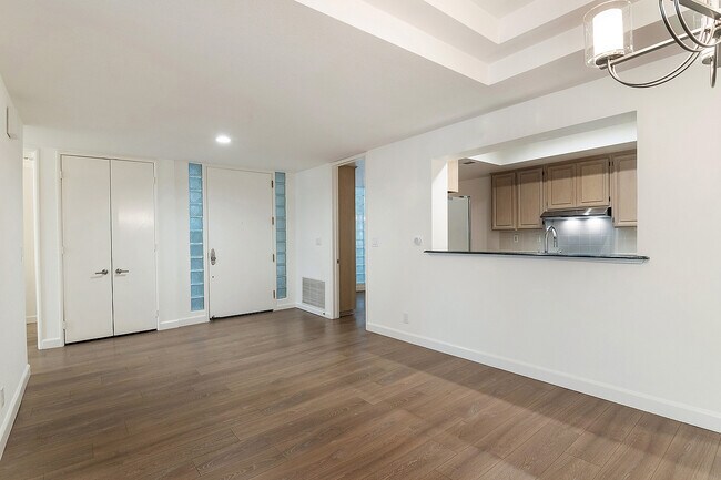 Foto del edificio - 2142 Century Park Ln