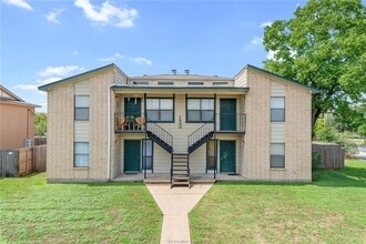 Building Photo - 1900 Woodsman Dr