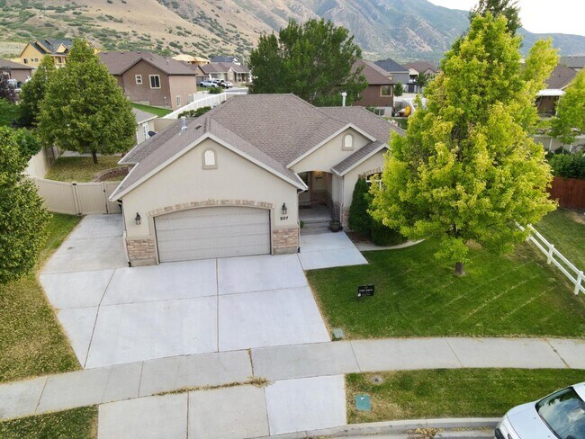 Building Photo - 207 S 50 W