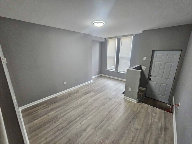 Foto del edificio - 1341 Glyndon Ave