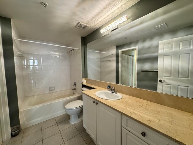 Building Photo - 580 S Sapodilla Ave