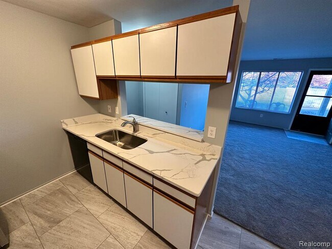 Foto del edificio - 24056 Middlebelt Rd