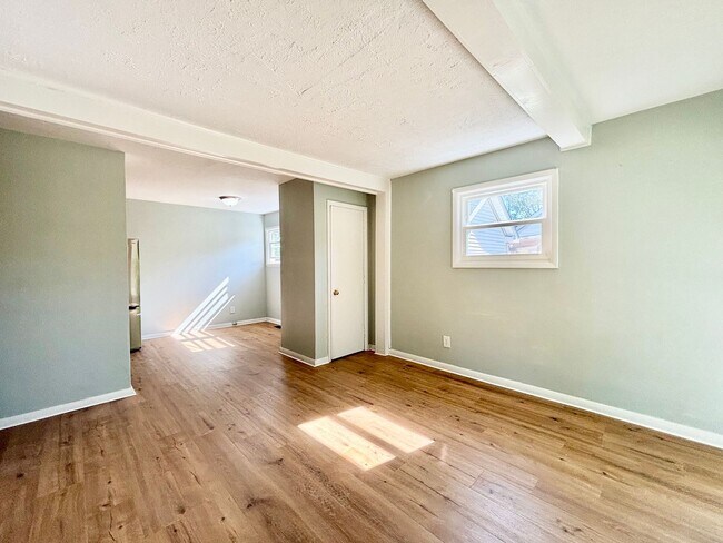 Foto del edificio - Charming 3-Bedroom Duplex Unit in Norfolk