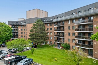 Building Photo - 405 Park Road North