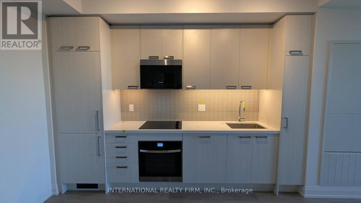 Primary Photo - 20 Soudan Ave