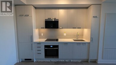 Building Photo - 20 Soudan Ave