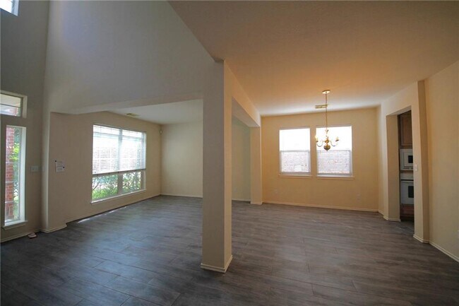 Foto del edificio - 15843 Garrison Cir