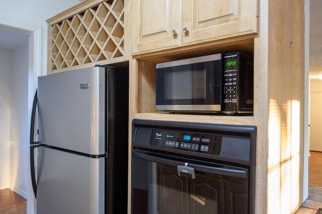 Building Photo - 108 Mayfair Cove