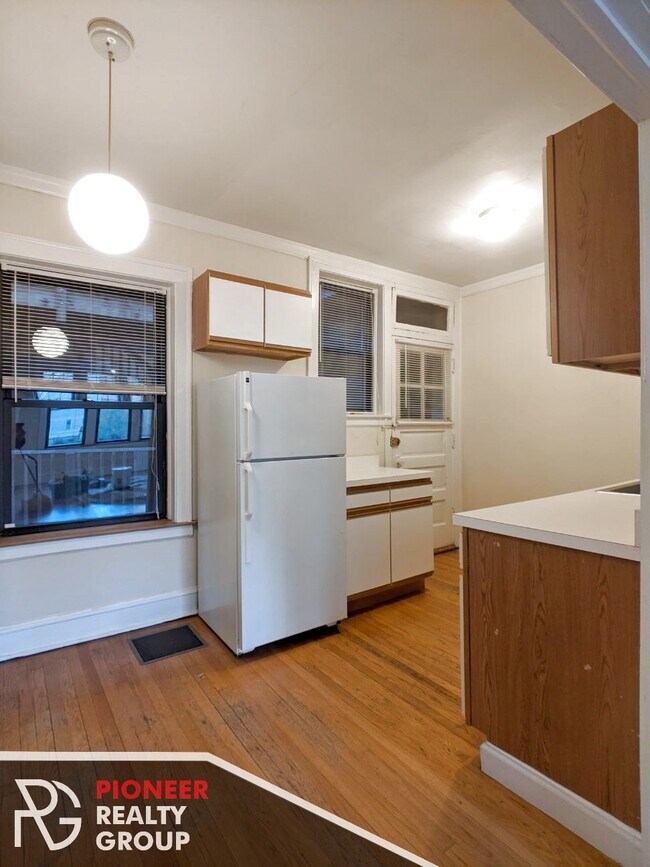 Foto del edificio - 1446 W Byron St