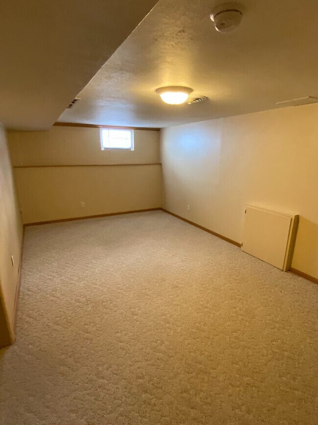 Foto del edificio - West Side 3 bedroom, 2 bathroom home for rent