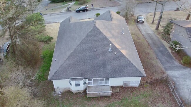 Foto del edificio - Beautifully Renovated Home in Trussville City Schools – Fireplace & 2-Car Garage