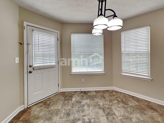 Foto del edificio - 233 Biltmore Way