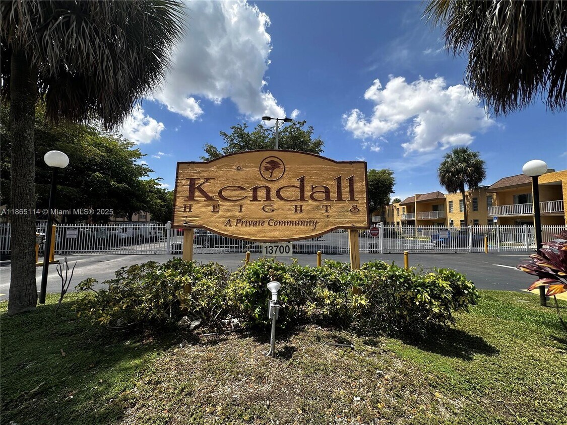 Foto principal - 13700 SW 62nd St