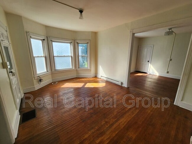 Building Photo - 76 Crandall St