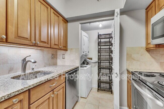 Foto del edificio - 1001 N Randolph St