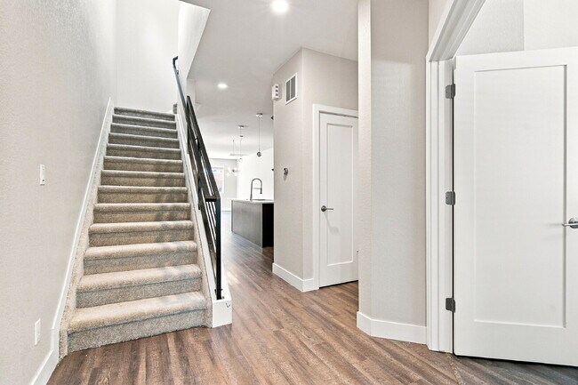 Building Photo - $3,840.95 - 4 bed, 3.5 bath Updated Townhome in Englewood!