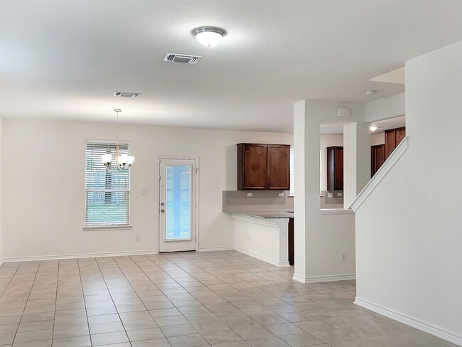 Foto del edificio - Open-Concept Converse Home with Loft + Covered Patio