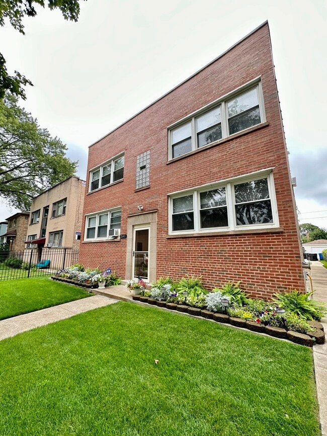 2641 W Gregory St Unit 1W, Chicago, IL 60625 Condo for Rent in
