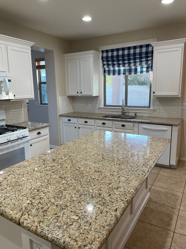 Building Photo - 1502 E Bluebird Ct