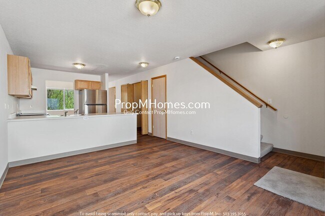 Building Photo - Updated 2 Bedroom Duplex in SE! Brand New ...