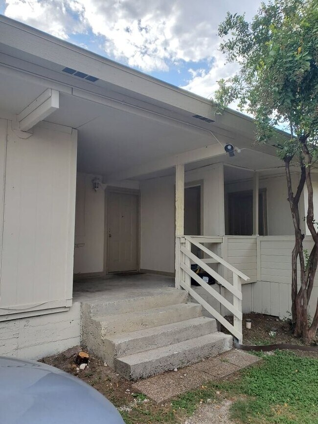 Foto del edificio - 8133 Tanner Ave