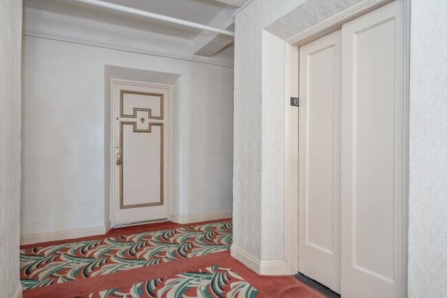 Building Photo - bedroom in San Francisco CA 94109
