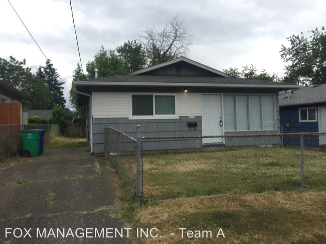 Building Photo - 3 br, 1 bath House - 10146 SE Insley Street.