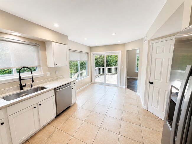 Foto del edificio - Updated 3BR Niceville Home with Soaring Ceilings, Luxury Primary Suite & Spacious Cul-de-Sac Lot
