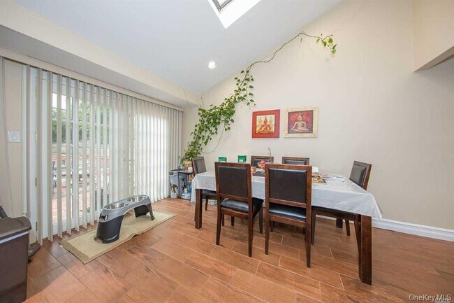 Foto del edificio - 413 Clearmeadow Dr