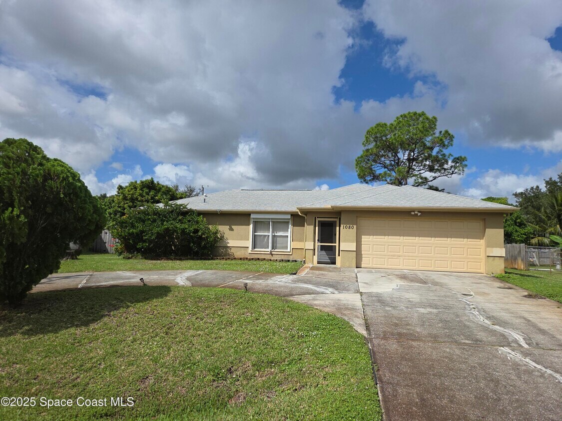 Foto principal - 1080 Jupiter Blvd NW