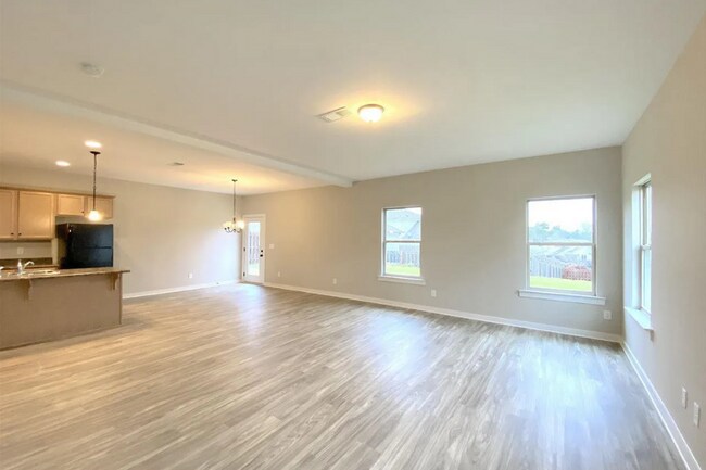 Building Photo - Family-friendly home in Nottingham neighbo...