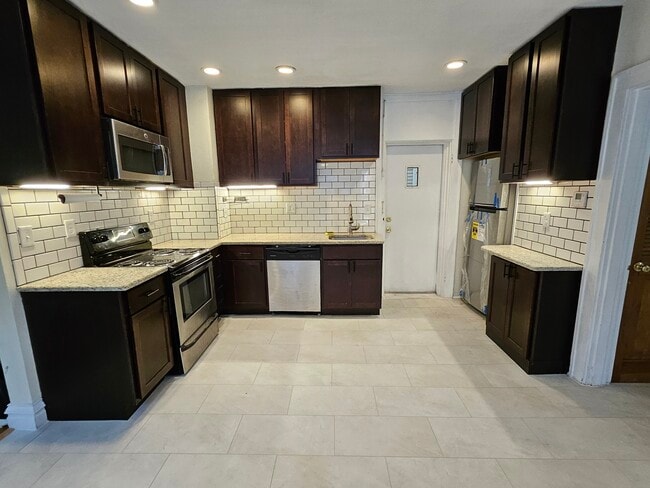 Foto del edificio - 7012 Forsyth Blvd