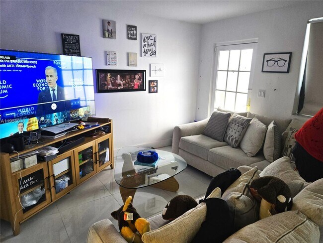 Foto del edificio - 8780 SW 36th St