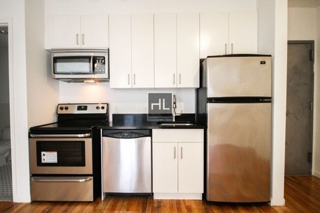 Foto del edificio - MELROSE STREET / 3-Bed 1.5-bath Bushwick P...