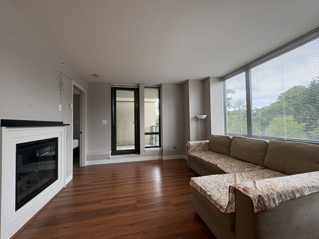 Building Photo - 6333 Katsura St