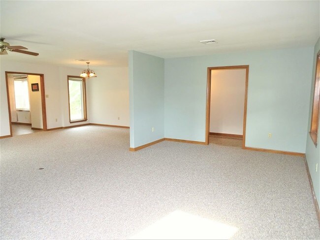 Building Photo - 504 W Orange St
