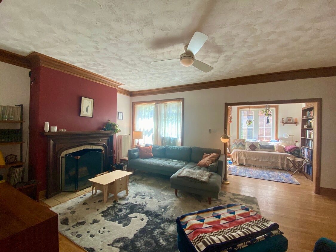 Foto principal - 5468 S Cornell Ave