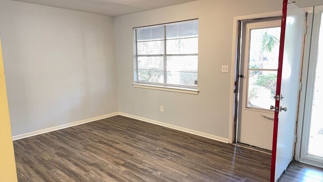 Foto del edificio - Cozy Two Bedroom Duplex on South End HHI