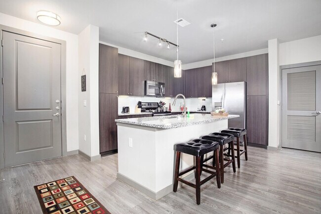 Building Photo - 1905 Canterbury St