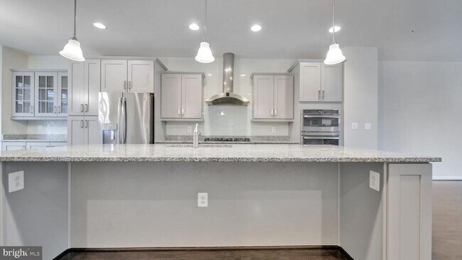 Foto del edificio - 513 Riversail Ln