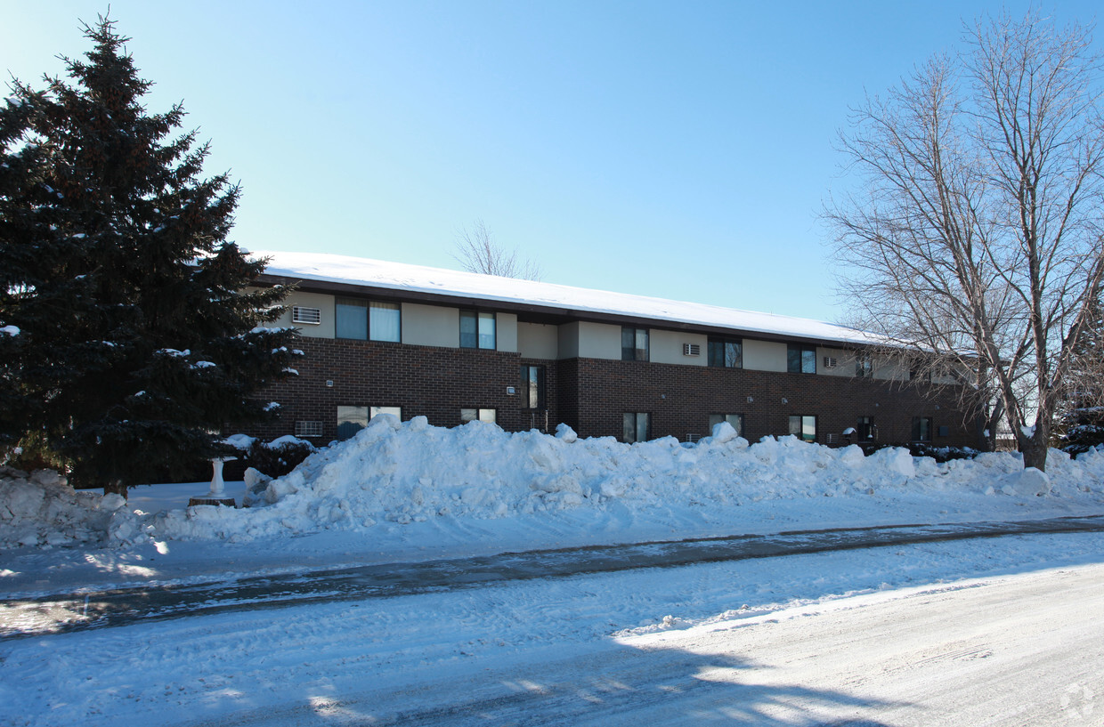 Building Photo - Hillcrest Apartments